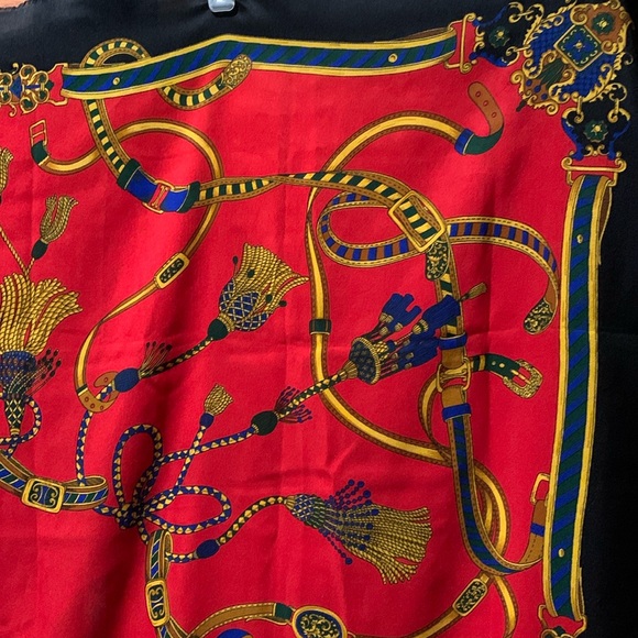 Enormous Vintage Italian designer classic floral print scarf or wrap 45” x 46” - Picture 3 of 7